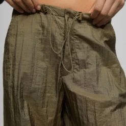 PULL & BEAR Pantalons Loosefit Broek Dames Olijfgroen -About You Winkel 01a9356a82976acb14653b8b7d769425 scaled