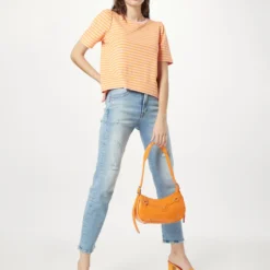 T-shirts Shirt NUTANIA Dames Mandarijn -About You Winkel 065490c9074c4ebd2ca1c00418f3d7e9 scaled