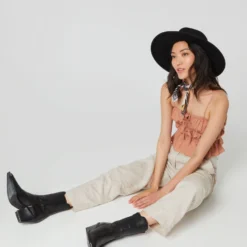 Blouse Tops Blouse Ava Dames Lichtbruin 10 Blouse Tops Blouse Ava Dames Lichtbruin -About You Winkel 0ccd17e2f857eb273422b16866ec4f19 scaled