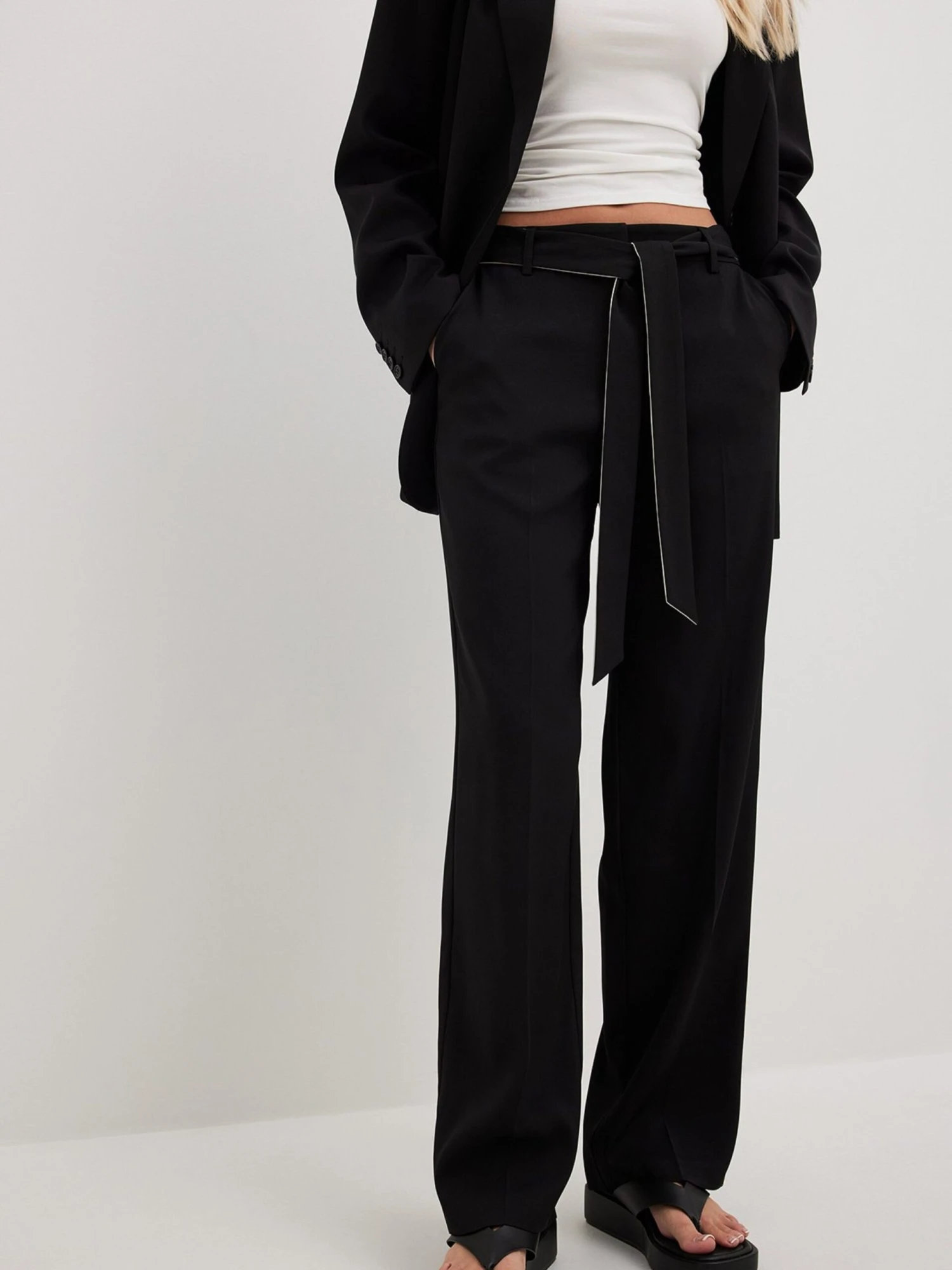 NA-KD Pantalons Loosefit Broek Dames Zwart 3 NA-KD Pantalons Loosefit Broek Dames Zwart