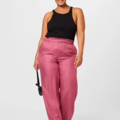 ONLY CARMAKOMA Pantalons Loosefit Broek CHANTAL Dames Pink 11 ONLY CARMAKOMA Pantalons Loosefit Broek CHANTAL Dames Pink -About You Winkel 1f741c092fea93ad648a368635b30806 scaled