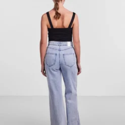 Pieces Tanktops Top MINNA Dames Zwart -About You Winkel 2408e7e83fe8ed03ba4c086f3b6719af scaled