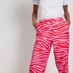 NA-KD Pantalons Loosefit Broek Dames Rood -About You Winkel 2ac136475e2e6d483b30b4ba9835bed5 scaled