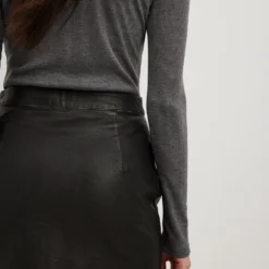 NA-KD Mini Rokken Rok Dames Zwart 6 NA-KD Mini Rokken Rok Dames Zwart -About You Winkel 34ab05daa8fe0763dc3c2ac25785845c scaled