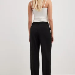 NA-KD Pantalons Loosefit Broek Dames Zwart 6 NA-KD Pantalons Loosefit Broek Dames Zwart -About You Winkel 3845e48de4a20a9e46a9511c23ef6359 scaled