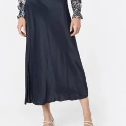 S.Oliver BLACK LABEL Maxi Rokken Rok Dames Navy -About You Winkel 3cef790a478c3e1ec74286b132ff01a1 scaled