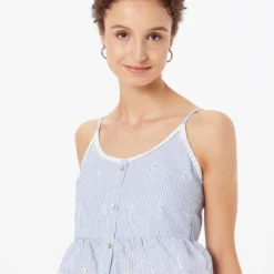 Hailys Crop Tops Top Amy Dames Lichtblauw -About You Winkel 3fbd3a9db74d09e1f18a55cffce67722 scaled