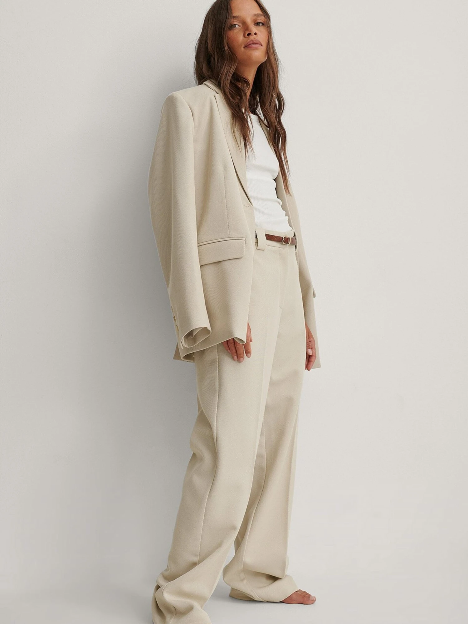 NA-KD Pantalons Loosefit Broek Dames Crème 4 NA-KD Pantalons Loosefit Broek Dames Crème - Afbeelding 2