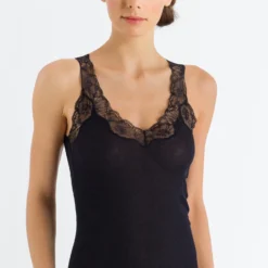 HANRO Tanktops Top Lace Delight Dames Zwart 10 HANRO Tanktops Top Lace Delight Dames Zwart -About You Winkel 4516bb9327e12089172604b75ac86d8c scaled