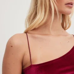 NA-KD Crop Tops Top Dames Robijnrood -About You Winkel 4676d72e4628996b0db14c3c48e742fc scaled