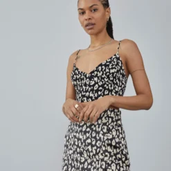 Crop Tops Top Dana Dames Zwart 11 Crop Tops Top Dana Dames Zwart -About You Winkel 4d38cf329aec323efa2504d70584b5b0 scaled