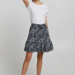 OXMO Mini Rokken Rok EIRA Dames Nachtblauw 10 OXMO Mini Rokken Rok EIRA Dames Nachtblauw -About You Winkel 4ec9e7e30e7bf953096d02e5c3793b89 scaled