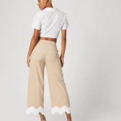 Pantalons Wide Leg Broek Nora Dames Beige / Crème -About You Winkel 524727c2c81ac15e97d8f125009bde24 scaled