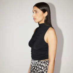 Crop Tops Top Ingeborg Dames Zwart -About You Winkel 54fd15baa3d188ffe6072cfa9015215d scaled