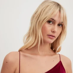 NA-KD Crop Tops Top Dames Robijnrood -About You Winkel 5c447032ff1bcea064bf2111390d440c scaled