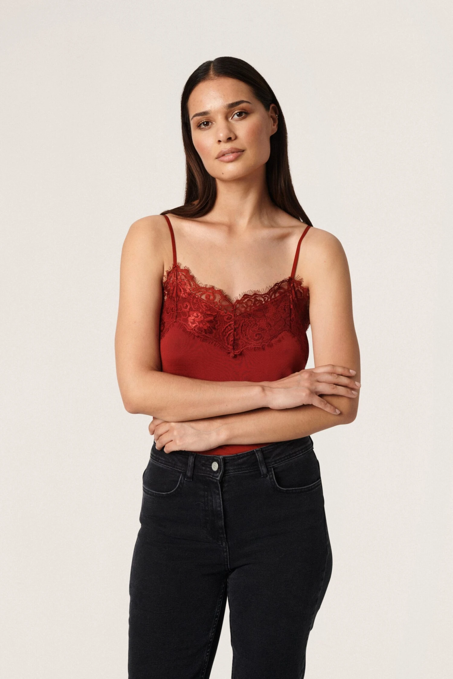 Soaked In Luxury Blouse Tops Blouse Clara Dames Karmijnrood 4 Soaked In Luxury Blouse Tops Blouse Clara Dames Karmijnrood - Afbeelding 2