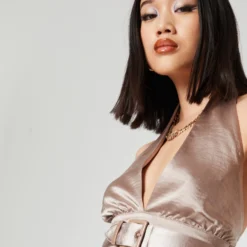 Blouse Tops Blouse Caren Dames Taupe -About You Winkel 634676972037ca43788d758a8ec0b7f1 scaled