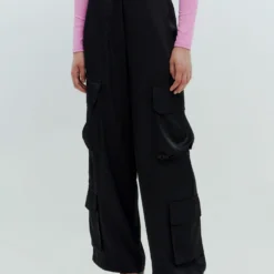 EDITED Pantalons Regular Broek Neveah Dames Zwart -About You Winkel 7530f02627aed75de0dd087e2a903cc8 scaled