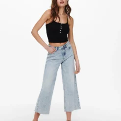 ONLY Crop Tops Top NESSA Dames Zwart -About You Winkel 7a7995a5332a5c1de1e25294e7b758c4 scaled