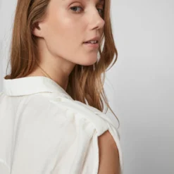 Vila Blouse Tops Blouse Dames Wit -About You Winkel 7badc99923ba444404f2bafb74c5bd4d scaled