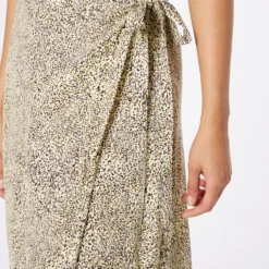 ICHI Midi Rokken Rok ARENA Dames Beige -About You Winkel 7dd7c6539e5240bb92a96f5e9cbd4a69 scaled