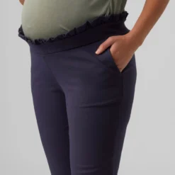 Mamalicious Pantalons Tapered Broek Lif Dames Nachtblauw -About You Winkel 7ff6846e9cf15425bea5421e47e68248 scaled