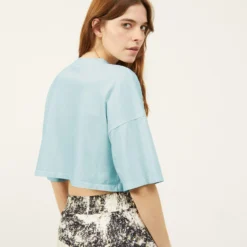 Crop Tops Shirt Crosby Dames Lichtblauw -About You Winkel 8232115103f573f52d9b62b6c3f296a4 scaled