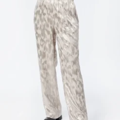 Modström Pantalons Regular Broek Abigale Dames Crème -About You Winkel 84de34d3d0a263b3d103d7192a586934 scaled