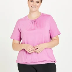 T-shirts Shirt NELLA Dames Pink -About You Winkel 8902966b804b94fcc191f6675d7d9ad4 scaled