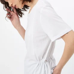 Herrlicher T-shirts Shirt Jorja Dames Offwhite -About You Winkel 906090db89416bc11f2a7c32eae1a095 scaled