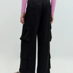 EDITED Pantalons Regular Broek Neveah Dames Zwart -About You Winkel 9389907d631464888afac983ae072911 scaled
