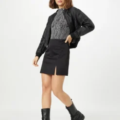 Mini Rokken Rok FLAME Dames Zwart 11 Mini Rokken Rok FLAME Dames Zwart -About You Winkel 93a113b7665fa7e3037425b65519bec1 scaled