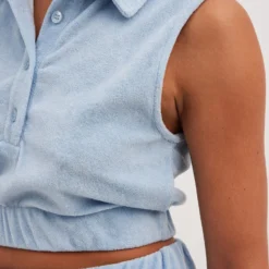 NA-KD Blouse Tops Blouse Dames Pastelblauw / Lichtblauw -About You Winkel 9ac72339cecee041c6fa1080327e3c1e scaled