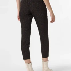OPUS Pantalons Slimfit Broek Melpin Dames Zwart -About You Winkel 9e533a8a50a57c857243a62bcd7c207b scaled
