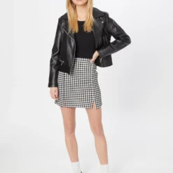 Vero Moda Mini Rokken Rok KEYLA Dames Zwart / Wit 11 Vero Moda Mini Rokken Rok KEYLA Dames Zwart / Wit -About You Winkel a29730ed707326c41d74f68c5d5f38b4 scaled