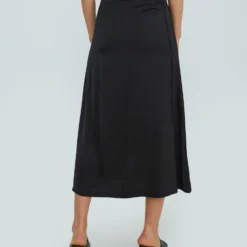 EDITED Maxi Rokken Rok Kay Dames Zwart 12 EDITED Maxi Rokken Rok Kay Dames Zwart -About You Winkel a8ac84bd35b8d32ba5820d331a3626e1 scaled