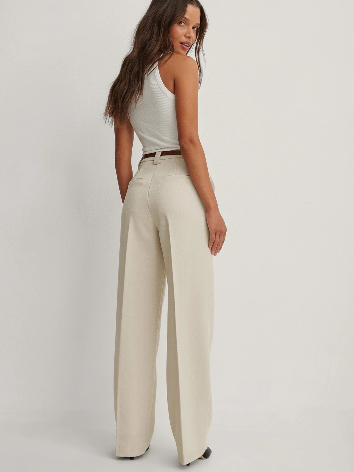 NA-KD Pantalons Loosefit Broek Dames Crème 5 NA-KD Pantalons Loosefit Broek Dames Crème - Afbeelding 3