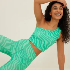 NA-KD Crop Tops Top Dames Groen 9 NA-KD Crop Tops Top Dames Groen -About You Winkel b0dc3c0ccebd9b55f6a18eccc51b1acf scaled