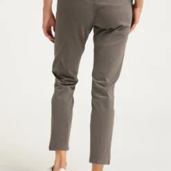 DreiMaster Vintage Pantalons Slimfit Broek Dames Taupe -About You Winkel b1027c0a050c96b21d6064e39aeee89b scaled