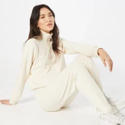 Vero Moda Pantalons Tapered Broek Cardi Dames Beige -About You Winkel b117d6520f04e5b1932d9ffff35fef0b scaled