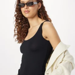 MbyM Tanktops Top Sina Dames Zwart -About You Winkel b630dfda24c8c7e8f9c3a9b0e463d5ce scaled