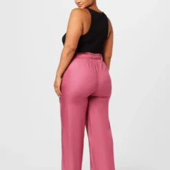 ONLY CARMAKOMA Pantalons Loosefit Broek CHANTAL Dames Pink 10 ONLY CARMAKOMA Pantalons Loosefit Broek CHANTAL Dames Pink -About You Winkel c1a763cc4d6ad1e06364787749448615 scaled