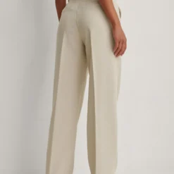 NA-KD Pantalons Loosefit Broek Dames Crème 9 NA-KD Pantalons Loosefit Broek Dames Crème -About You Winkel d50e68985464b35e842b90ddc8316b83 scaled