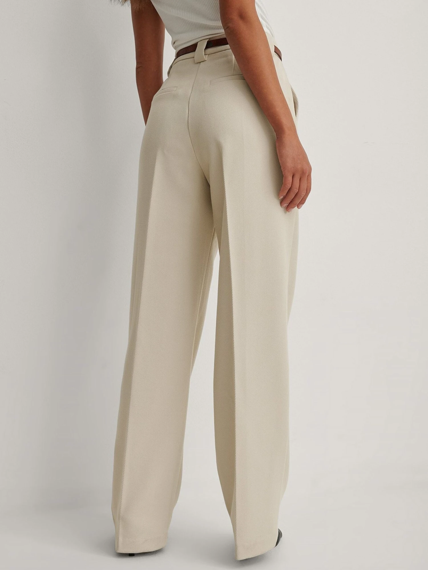 NA-KD Pantalons Loosefit Broek Dames Crème 6 NA-KD Pantalons Loosefit Broek Dames Crème - Afbeelding 4