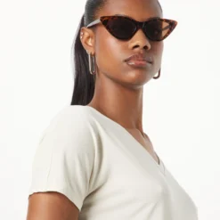 MOSS COPENHAGEN T-shirts Shirt Fenya Dames Taupe 8 MOSS COPENHAGEN T-shirts Shirt Fenya Dames Taupe -About You Winkel d81ddaec704055da299087633cf750db scaled