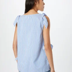 Molly Bracken Blouse Tops Blouse Dames Lichtblauw -About You Winkel d8da0d77d8e4d97c1aa6f09a3008ec58 scaled