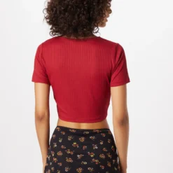 Pieces T-shirts Shirt KARISMA Dames Merlot -About You Winkel dda3e06a396cdf948440c5520a1a91f2 scaled