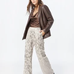 Modström Pantalons Regular Broek Abigale Dames Crème -About You Winkel fae619ae992c5dede3b3b9aa0b4bb83b scaled