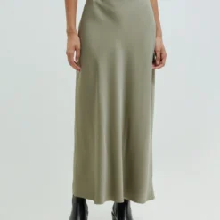 EDITED Maxi Rokken Rok Silva Dames Kaki -About You Winkel fda9c4cdd53a3217db1a0eb1a1c09280 scaled
